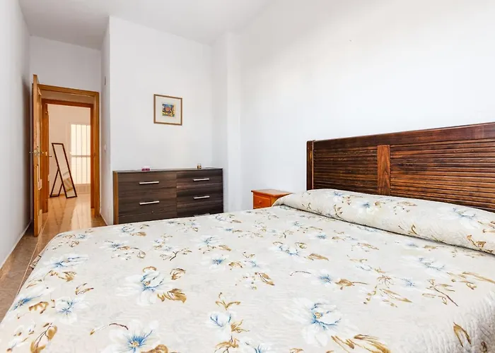 Bonito De Dos Y Piscina *