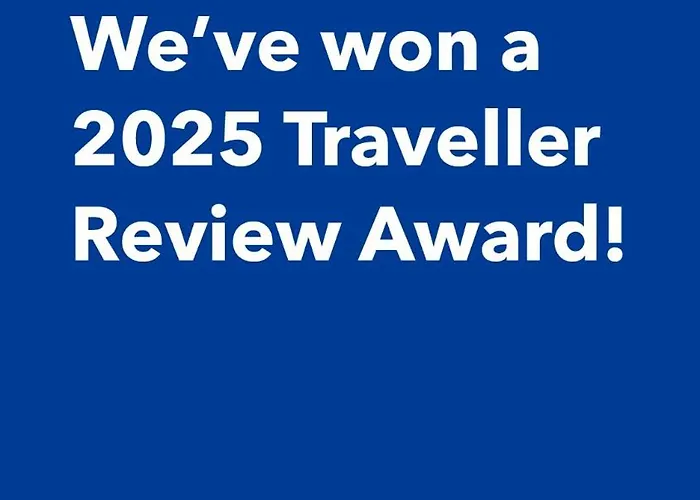 Bonito De Dos Y Piscina